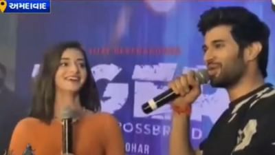 'લાઈગર' ફિલ્મના પ્રમોશન માટે સુપરસ્ટાર વિજય દેવરાકોંડા અને અભિનેત્રી અનન્યા પાંડે અમદાવાદના મહેમાન બન્યા, જુઓ VIDEO