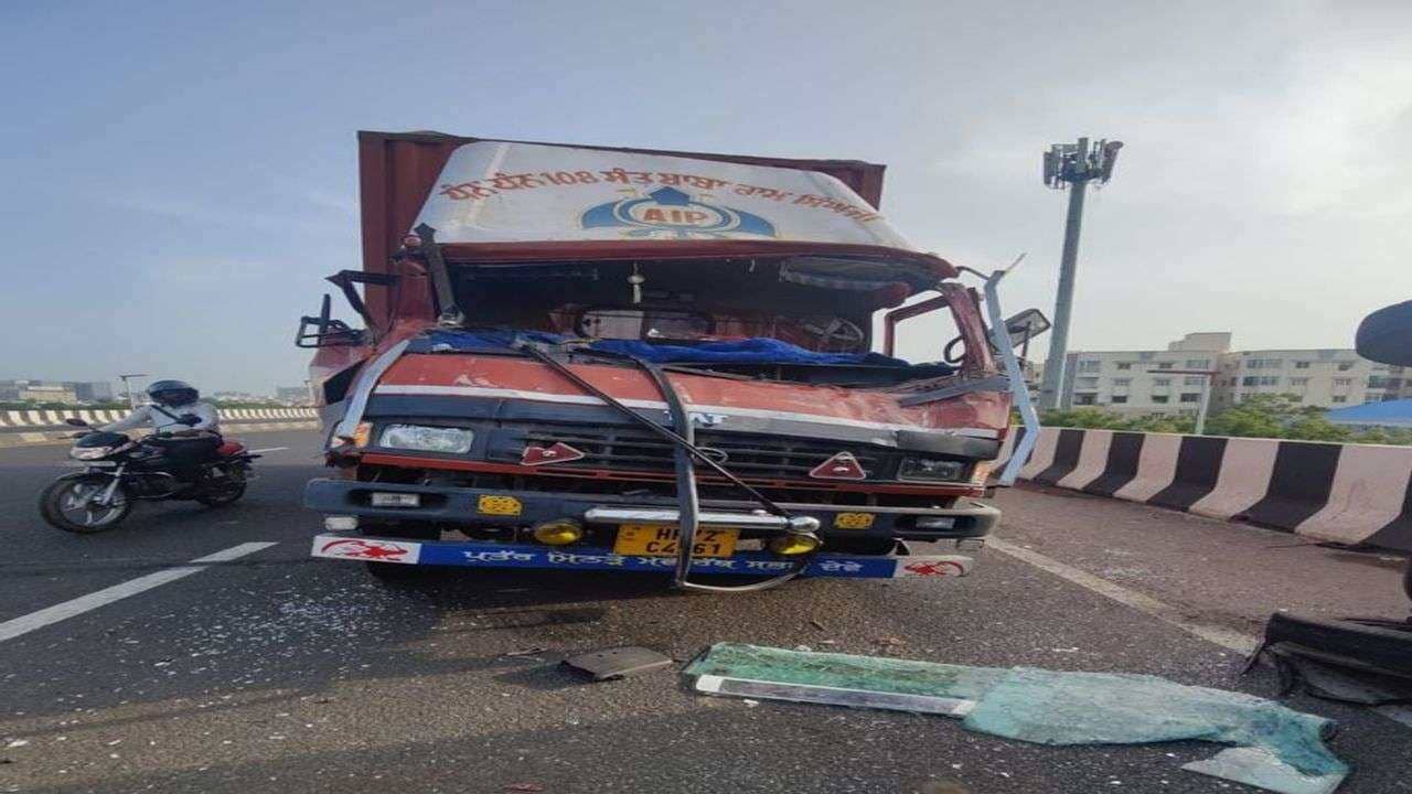 Ahmedabad: ઝાયડસ બ્રિજ પાસે રખડતા ઢોરને લીધે અકસ્માત, 2 લોકો ઇજાગ્રસ્ત, ઢોર પકડવા કોર્પોરેશન દોડાવી રહ્યું છે ટીમ