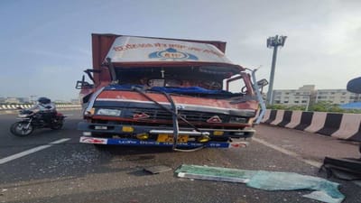 Ahmedabad: ઝાયડસ બ્રિજ પાસે રખડતા ઢોરને લીધે અકસ્માત, 2 લોકો ઇજાગ્રસ્ત, ઢોર પકડવા કોર્પોરેશન દોડાવી રહ્યું છે ટીમ Ahmedabad: ઝાયડસ બ્રિજ પાસે રખડતા ઢોરને લીધે અકસ્માત, 2 લોકો ઇજાગ્રસ્ત, ઢોર પકડવા કોર્પોરેશન દોડાવી રહ્યું છે ટીમ