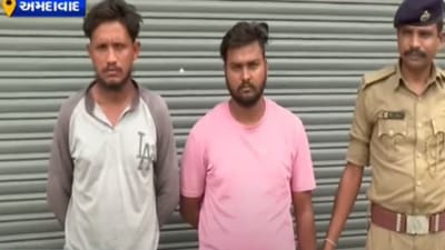 Ahmedabad : ઝેરી દારૂકાંડ બાદ પણ બુટલેગરો બેફામ ! સાબરમતી નદીના પટમાં દારૂ સગેવગે કરતા બે બુટલેગર ઝડપાયા