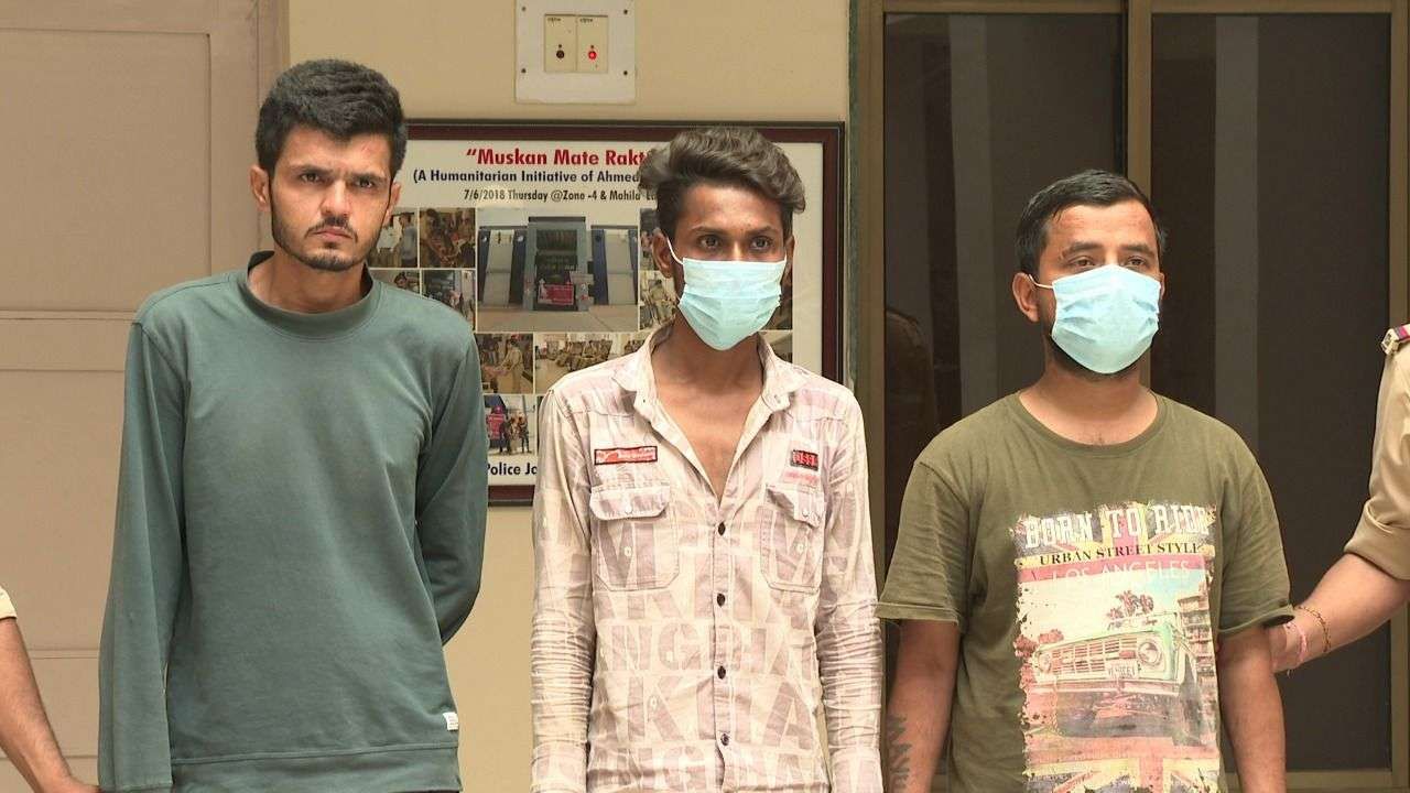 Ahmedabad : પૂર્વ વિસ્તારમાં ગુનેગારો બેફામ, ચાર યુવકોએ રાહદારીને લૂંટ્યો, ઝપાઝપીમાં રાહદારીનું મૃત્યુ