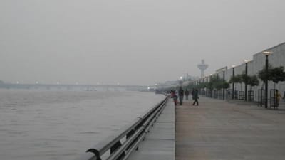 Ahmedabad : સાબરમતી નદીમાં પાણીની આવક વધતા રિવરફ્રન્ટ વૉક-વે અવર જવર માટે બંધ કરાયો