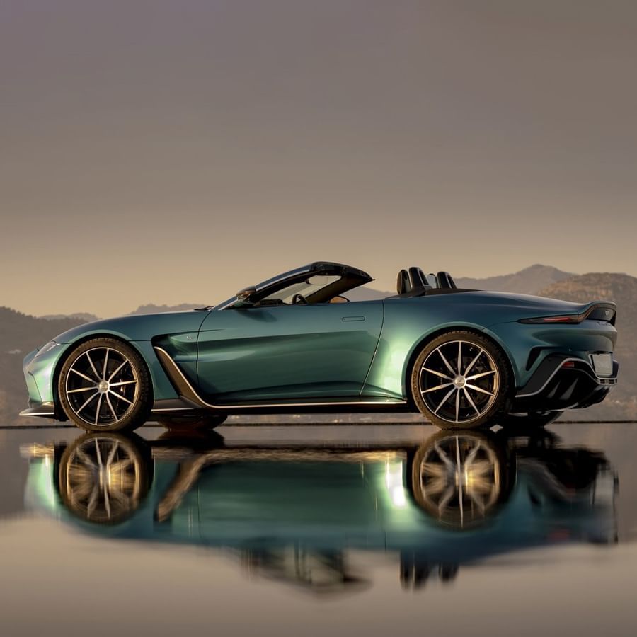 Aston Martinએ V12 Vantage Roadsterનું અનાવરણ કર્યું છે. આ કાર એટલી ખાસ છે કે આખી દુનિયામાં માત્ર 50 કાર જ બનાવવામાં આવશે.