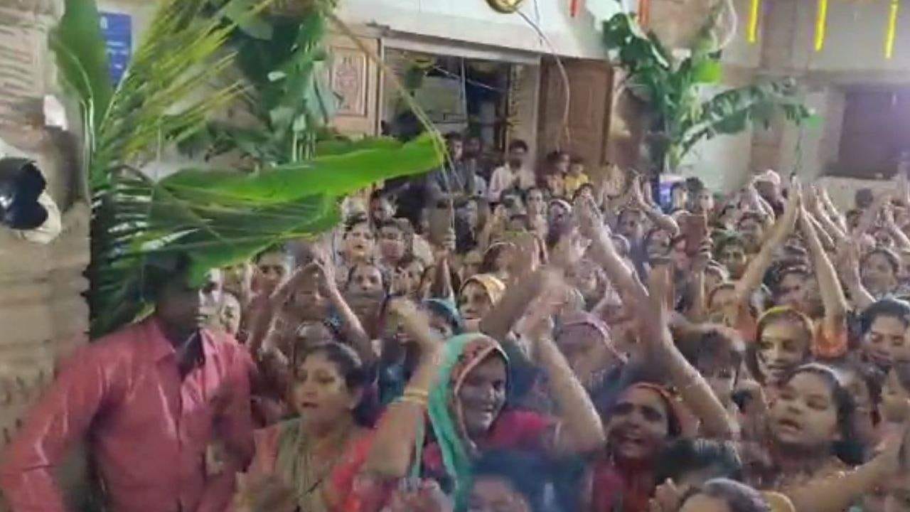 pilgrims At Bhlaka tirth