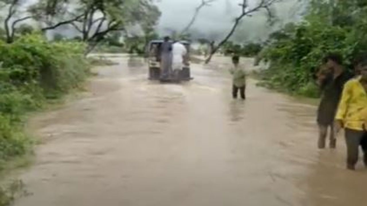 VIDEO : બનાસકાંઠા જિલ્લામાં મેઘતાંડવને પગલે ઠેર- ઠેર તારાજી, નાણી ગામ ટાપુમાં ફેરવાયું