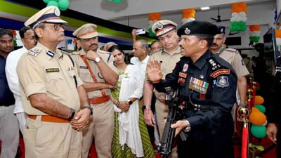 મોડાસામાં ગુજરાત પોલીસે અત્યાધુનિક હથિયારોનુ પ્રદર્શન યોજ્યુ, ચેતક કમાન્ડો ઉપયોગમાં લેતા શસ્ત્રો પણ જોવાનો લહાવો-Video