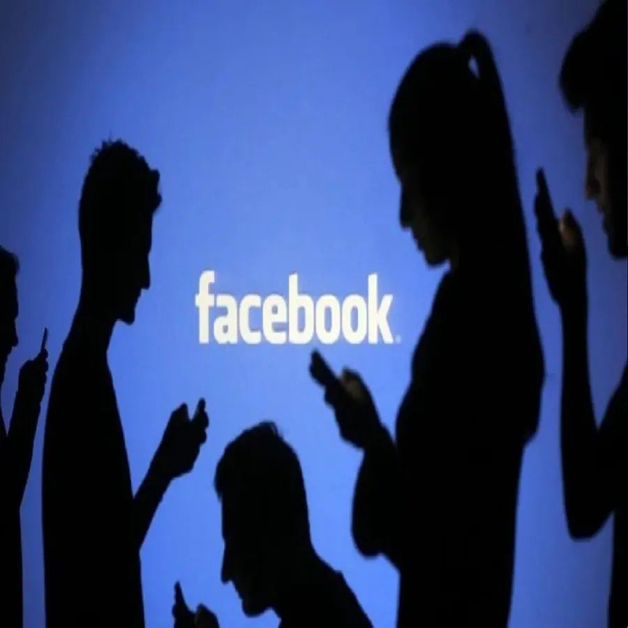 Facebook Videos Download કરવાની રીતઃ સૌથી પહેલા ફેસબુક એપ ઓપન કરો અને પછી તમે જે વીડિયો ડાઉનલોડ કરવા માંગો છો તેના પર જાઓ.