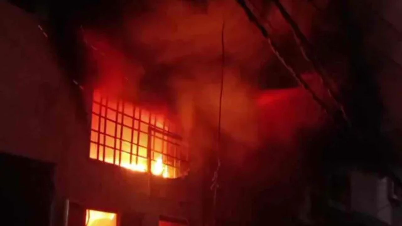 મુરાદાબાદમાં ત્રણ માળના મકાનમાં ભીષણ આગ, ત્રણ બાળકો સહિત 5ના મોત