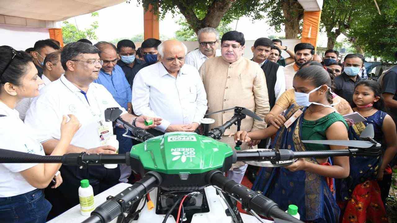 Gujarat માં CM ભૂપેન્દ્ર પટેલે ડ્રોન ટેકનોલોજી દ્વારા ઈફકો નેનો યુરીયા છંટકાવ યોજનાનો રાજ્ય વ્યાપી પ્રારંભ કરાવ્યો
