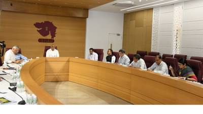 Gandhinagar : CM ભૂપેન્દ્ર પટેલે ચોમાસામાં બિસ્માર રસ્તાઓ સત્વરે રીપેર કરવા અધિકારીઓને તાકીદ કરી