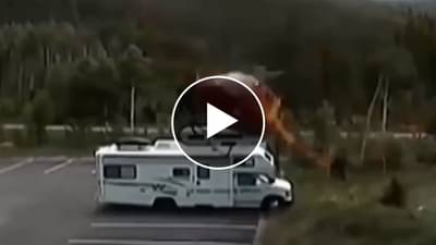 Viral  Videos : ટુરિસ્ટ બસ પર આકાશમાંથી પડ્યું હેલિકોપ્ટર, કેમેરામાં કેદ થયું ભયાનક દ્રશ્ય; આવા જ જુઓ 10 વાયરલ વીડિયો