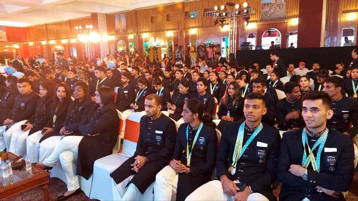 CWG 2022 ના સિતારાઓ પર લાખ્ખો રુપિયાનો વરસાદ, IOA એ રોકડ ઈનામથી મેડલિસ્ટોનુ કર્યુ સન્માન CWG 2022 ના સિતારાઓ પર લાખ્ખો રુપિયાનો વરસાદ, IOA એ રોકડ ઈનામથી મેડલિસ્ટોનુ કર્યુ સન્માન