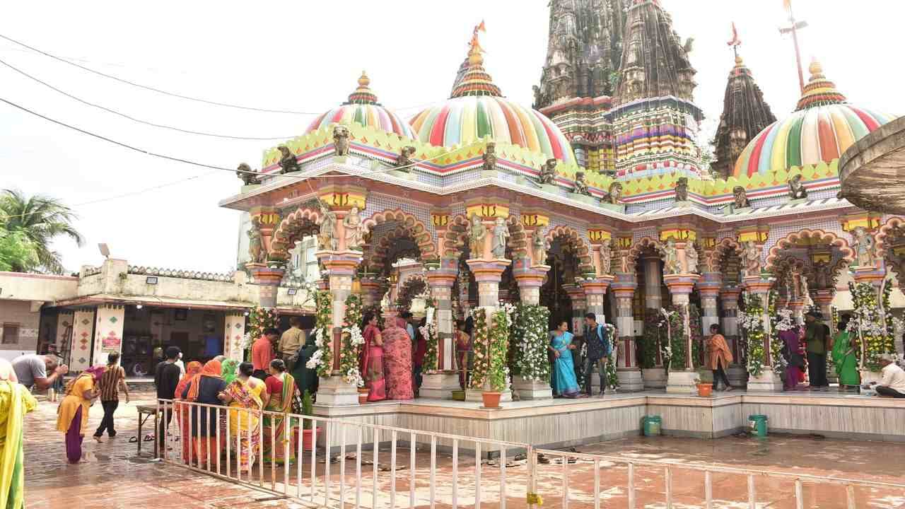 Jamnagar : કાશી વિશ્વનાથ મંદિરમાં શ્રાવણ માસમાં રહે છે ભકતોની ભારે ભીડ, જાણો શું છે મંદિરની વિશેષતા