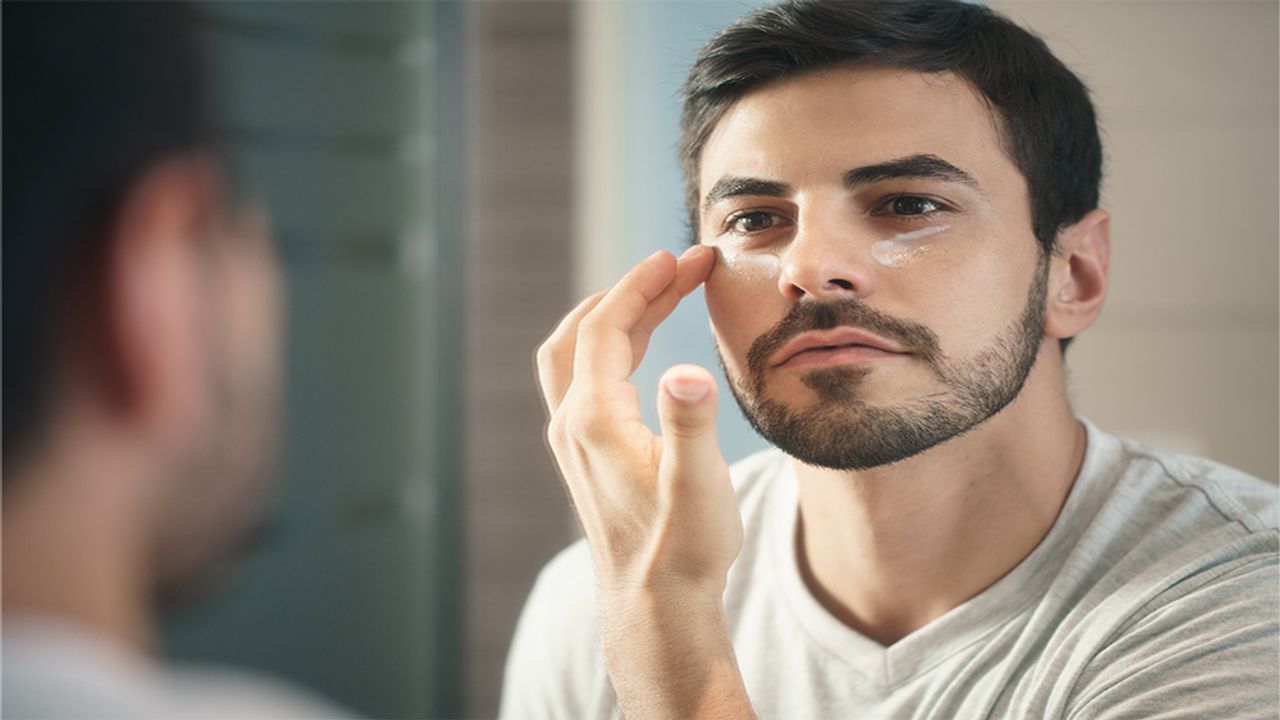 ચોમાસામાં પુરુષોએ ફોલો કરવુ જોઈએ આ Skin Care Routine, ત્વચાની સમસ્યાઓમાંથી મળશે છુટકારો