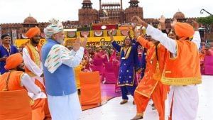 લાલ કિલ્લા પર વડાપ્રધાન નરેન્દ્ર મોદીએ સમગ્ર ભારતનો પ્રવાસ કર્યો, ભાંગડા અને દાંડિયા કરાવ્યા લાલ કિલ્લા પર વડાપ્રધાન નરેન્દ્ર મોદીએ સમગ્ર ભારતનો પ્રવાસ કર્યો, ભાંગડા અને દાંડિયા કરાવ્યા