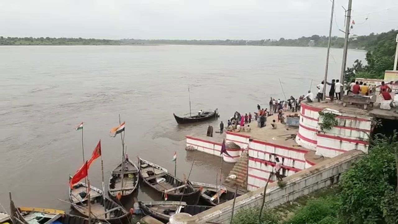 Vadodara: ચાંદોદ ખાતે નર્મદા નદીની જળસપાટીમાં વધારો, મલ્હારરાવ ઘાટના વધુ 23 પગથિયા પાણીમાં ગરકાવ