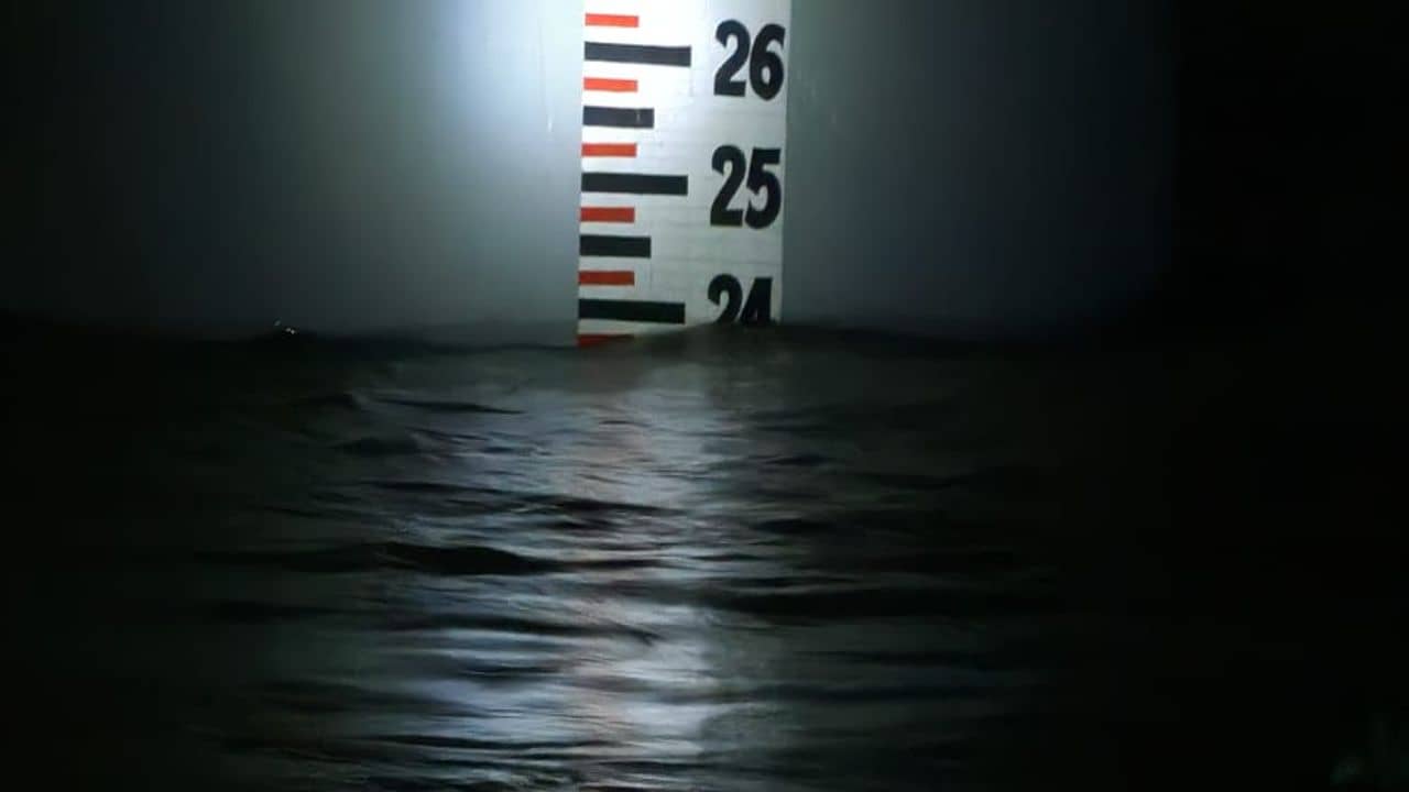 Narmada: ગોલ્ડન બ્રિજ પર નર્મદા ભયજનક સપાટીએ, ગોલ્ડન બ્રિજ અવરજવર માટે બંધ કરાયો