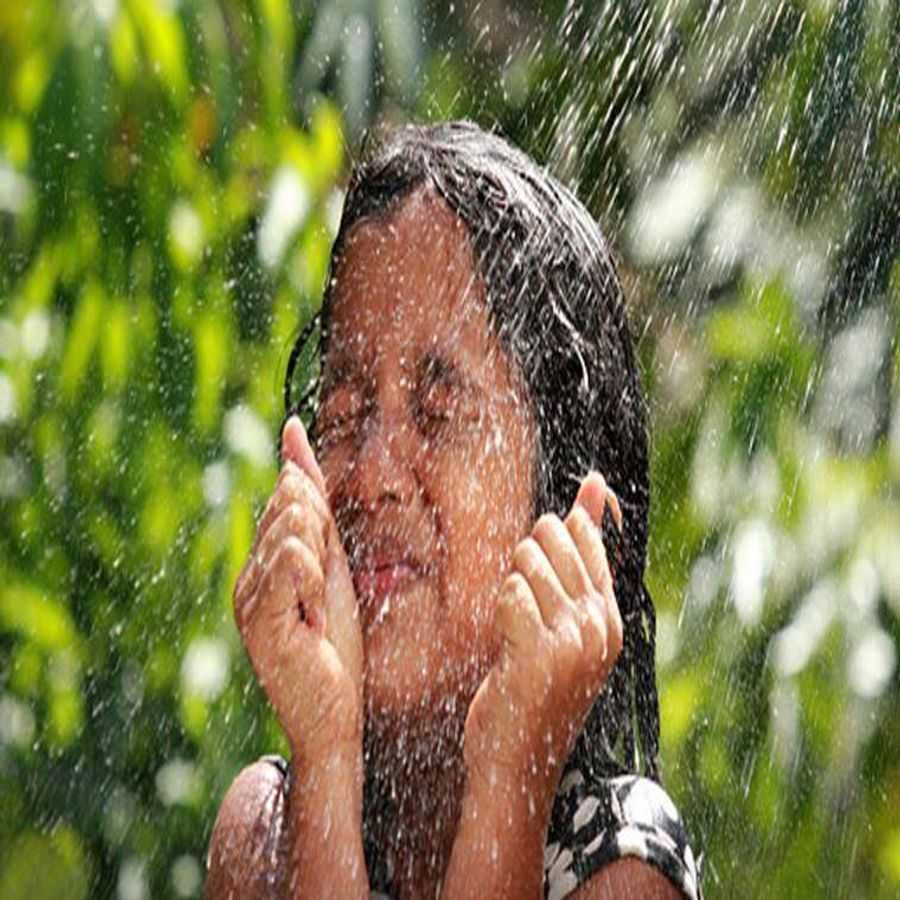 સ્ટોકહોમ યુનિવર્સિટીના વૈજ્ઞાનિકોએ દુનિયાના મોટાભાગના સ્થળોએ વરસાદને અસુરક્ષિત ગણાવ્યો છે. એન્ટાર્કટિકામાં પણ વરસાદનું પાણી શુદ્ધ નથી. 