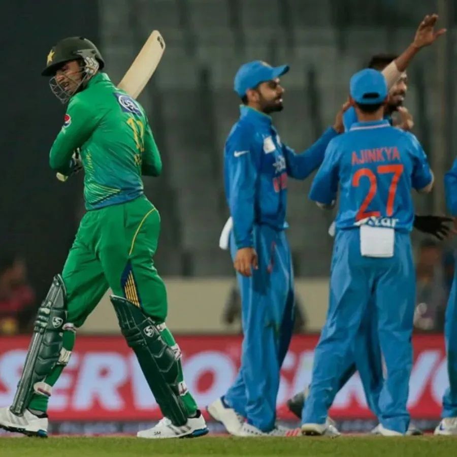 2016માં રમાયેલા T20 ફોર્મેટના એશિયા કપમાં પાકિસ્તાની ટીમે પોતાની ઇનિંગમાં માત્ર 83 રન બનાવ્યા હતા અને આ ભારત સામે થયું હતું. તે મેચમાં પાકિસ્તાનની આખી ટીમ માત્ર 15 ઓવર જ રમી શકી હતી.