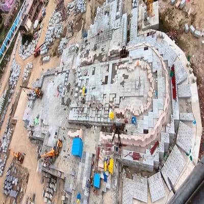 આખો દેશ 2023ના એ દિવસની રાહ જોઈ રહ્યા છે જ્યારે આ અયોધ્યાનું રામ મંદિર તૈયાર થઈ જશે. હાલમાં શ્રી રામ જન્મભૂમિ તીર્થ ક્ષેત્ર ટ્રસ્ટે આ ભવ્ય મંદિરના નિર્માણ કાર્યના કેટલાક ફોટોઝ શેયર કર્યા છે.