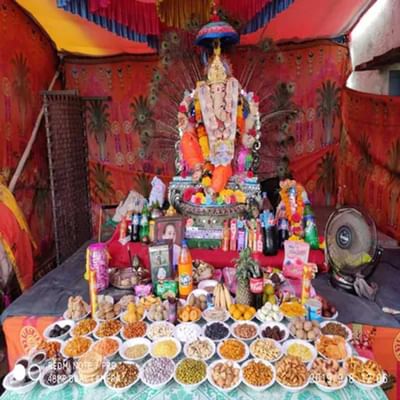 ગણેશ ચતુર્થી આવવાની છે અને આ ખાસ અવસર પર દરરોજ ભગવાન ગણપતિને અલગ-અલગ વસ્તુઓ અર્પણ કરવી ખૂબ જ શુભ માનવામાં આવે છે. જો તમે ભગવાન ગણેશને દરરોજ અલગ-અલગ પ્રસાદ ચઢાવવા માંગતા હોવ તો તમારે આ વસ્તુઓની મદદ લેવી જોઈએ.
