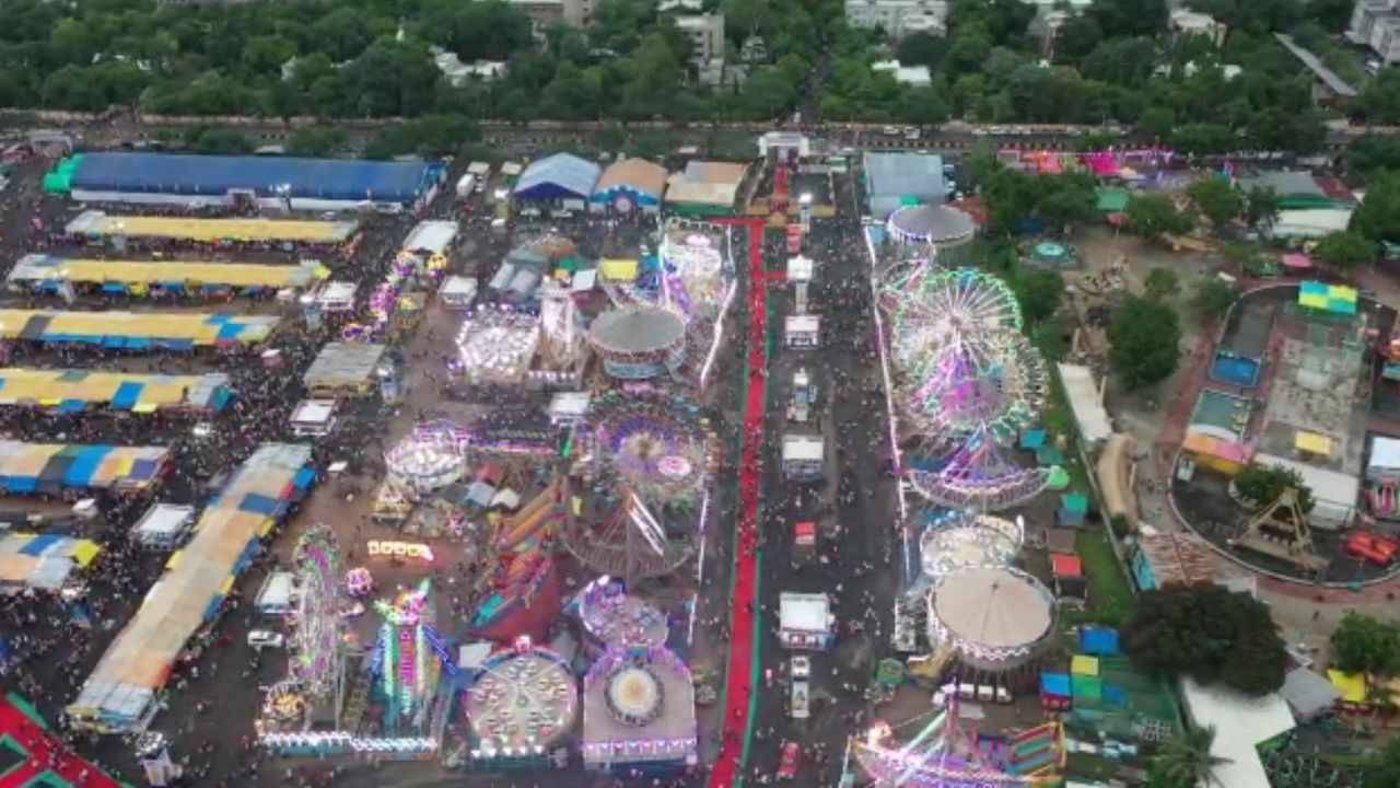 Rajkot: મેળામાં મહાલ્યા રાજકોટવાસીઓ, પ્રથમ દિવસે 50 હજાર સહેલાણીઓ ઉમટ્યા, જુઓ મેળાની રંગત