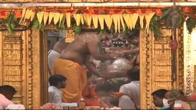 Janmashtami: ડાકોરના રણછોડરાય મંદિરમાં 8.23 લાખની કિંમતના 11 કિલો ચાંદીના કળશની ભેટ ચઢી