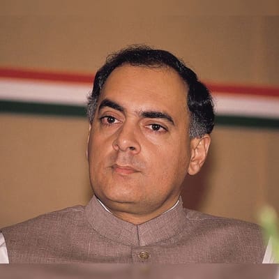 આજે ભારતના પૂર્વ વડાપ્રધાન રાજીવ ગાંધીની 78મી જન્મજયંતિ છે. આજે તેઓ જીવતા હોત તો 78 વર્ષના હોત. દૂરંદેશી વિચારસરણી ધરાવતા દેશના સૌથી વધુ ચર્ચિત વડાપ્રધાનોમાંના એક રાજીવ ગાંધીનો જન્મ 20 ઓગસ્ટ 1944ના રોજ થયો હતો.