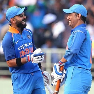 બેટમાંથી રન આવે કે ન આવે, વિરાટ કોહલી અત્યારે ક્રિકેટ જગતમાં ચર્ચામાં ટોચ પર છે. એશિયા કપ 2022 સાથે, કોહલી એક મહિનાથી વધુ સમય પછી મેદાનમાં વાપસી કરવા જઈ રહ્યો છે. આવી સ્થિતિમાં કોહલી ફોર્મમાં પરત ફરશે કે કેમ તેની ઉત્સુકતા વધુ વધી ગઈ છે. આ નિષ્ણાતો, ભૂતપૂર્વ દિગ્ગજો અને ચાહકોની ચર્ચાનું કેન્દ્ર છે. તે જ સમયે, વિરાટ કોહલી તેની પ્રેક્ટિસમાં વ્યસ્ત છે. આ બધાની વચ્ચે કોહલીએ અચાનક એક પોસ્ટ શેર કરીને બધાને ચોંકાવી દીધા અને સાથે જ તેને થોડો ભાવુક પણ કરી દીધો.