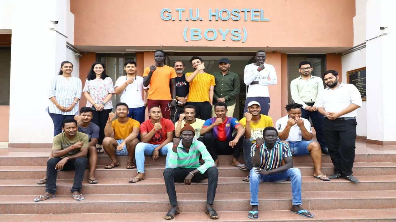 અમદાવાદ: GTU મા વિદેશી વિદ્યાર્થીઓ સાથે રક્ષાબંધન પર્વની કરાઈ ઉજવણી, 40 દેશના વિદ્યાર્થીઓને કાંડે બંધાઈ રક્ષા