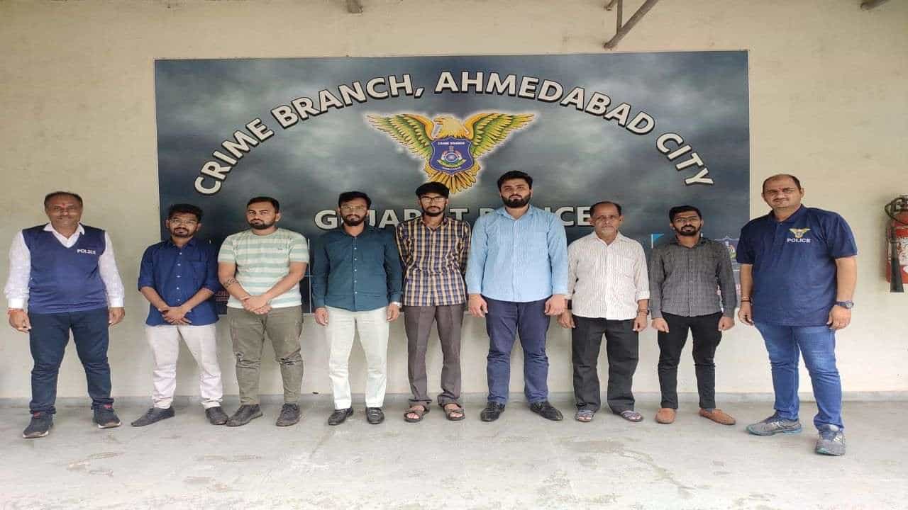 અમદાવાદમાં બનાવટી કંપની ઉભી કરી ક્રેડિટ કાર્ડથી બેંક સાથે કરોડોની છેતરપિંડી કરતી ટોળકી ઝડપાઈ, 7 લોકોની ધરપકડ