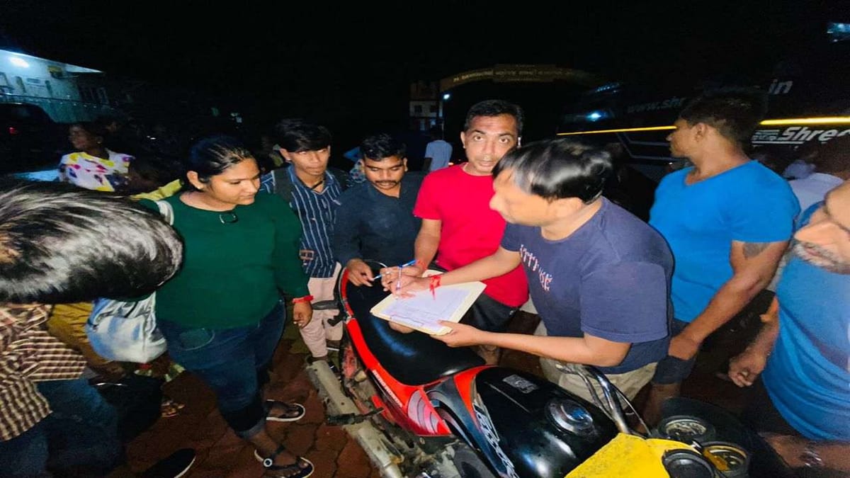 Surat Rain Update : સણિયામાં મુસાફરો ભરેલી બસ પાણીમાં ફસાઈ, બારડોલીના 14 માર્ગો બંધ કરવાની પડી ફરજ