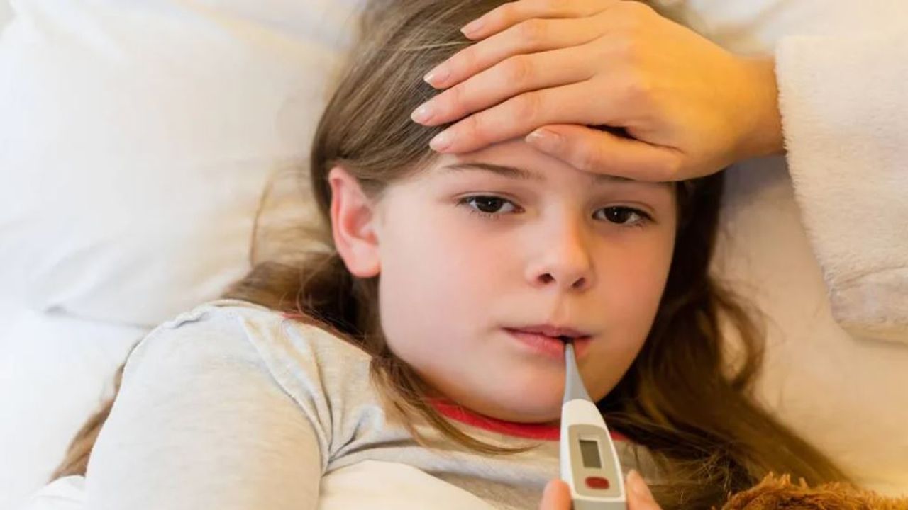Fever in Kids: જો બાળકને તાવ આવે છે, તો તેની દિનચર્યા આ રીતે રાખો, આ ટિપ્સ અનુસરો