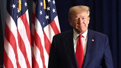 ડોનાલ્ડ ટ્રમ્પના ઘરે FBIના દરોડા, અમેરિકાના ગુપ્ત દસ્તાવેજો કર્યા જપ્ત