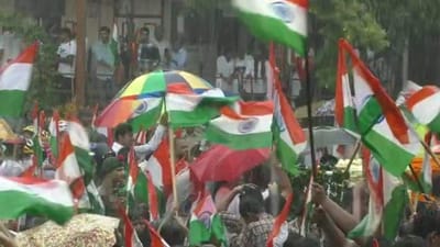 Bardoli : સુરત જિલ્લા પોલીસે ગ્રેડ પે મુદ્દે માન્યો સરકારનો આભાર, વરસતા વરસાદમાં પણ કરાઈ સ્વતંત્રતા દિવસની ઉજવણી