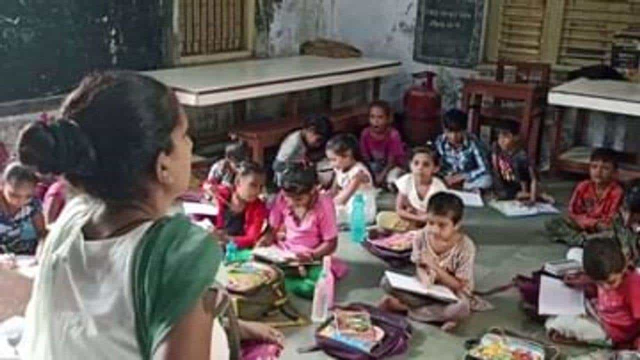 Surat : ગુજરાતી અને અંગ્રેજી માધ્યમની 5 સુમન શાળાઓને મંજુરી, 68 શિક્ષકો  સહિત 88 સ્ટાફની ભરતી કરાશે - Gujarati News | Surat: 5 Suman schools of  Gujarati and English medium will be