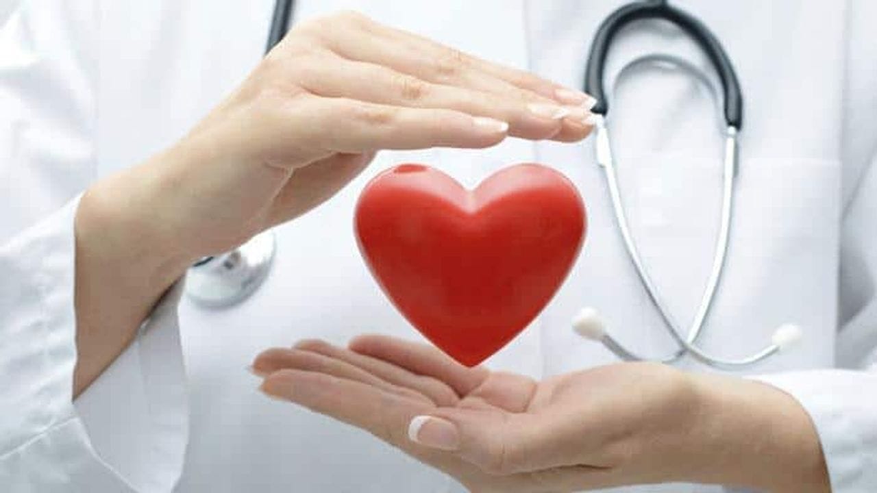Heart Care : પરિવારમાં હૃદયરોગનો ઇતિહાસ રહ્યો હોય તે વ્યક્તિને હૃદયરોગ  થવાનું જોખમ બમણું - Gujarati News | Heart Care: A person with a family  history of heart disease has double the