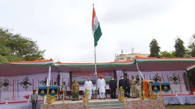 Porbandar: કૃષિ મંત્રી રાઘવજી પટેલે કર્યું ધ્વજવંદન, મહાત્મા ગાંધીજીની સ્મૃતિ સાથે શહિદોને અર્પી શ્રદ્ધાંજલિ