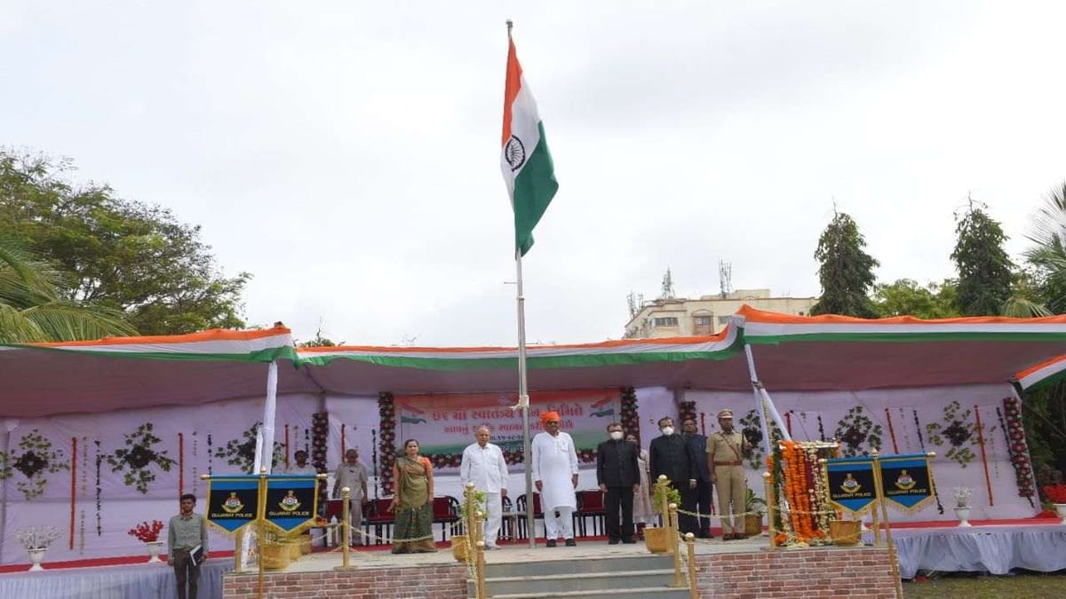 Porbandar: કૃષિ મંત્રી રાઘવજી પટેલે કર્યું ધ્વજવંદન, મહાત્મા ગાંધીજીની સ્મૃતિ સાથે શહિદોને અર્પી શ્રદ્ધાંજલિ