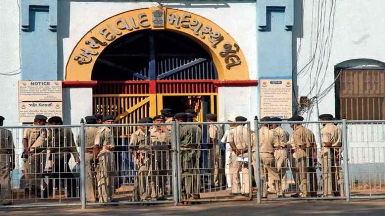 Ahmedabad: સાબરમતી જેલના કેદીઓનો અવાજ બનશે નેત્રહિનો માટે નવી દિશા, કેદીઓએ 3 હજાર પુસ્તકોનું કર્યુ ઓડિયો રેકોર્ડિંગ