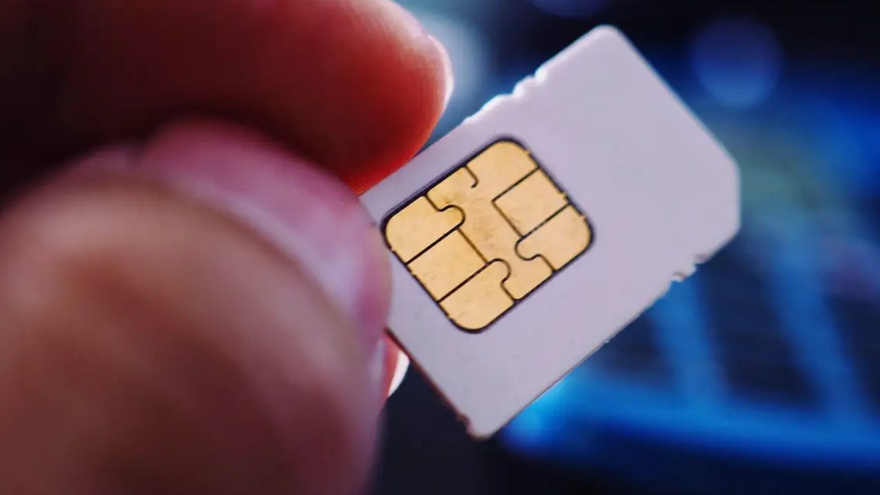 Knowledge : મોબાઈલનું SIM Card એક ખૂણેથી કેમ કપાયેલુ હોય છે, 99% લોકો નથી જાણતા કારણ
