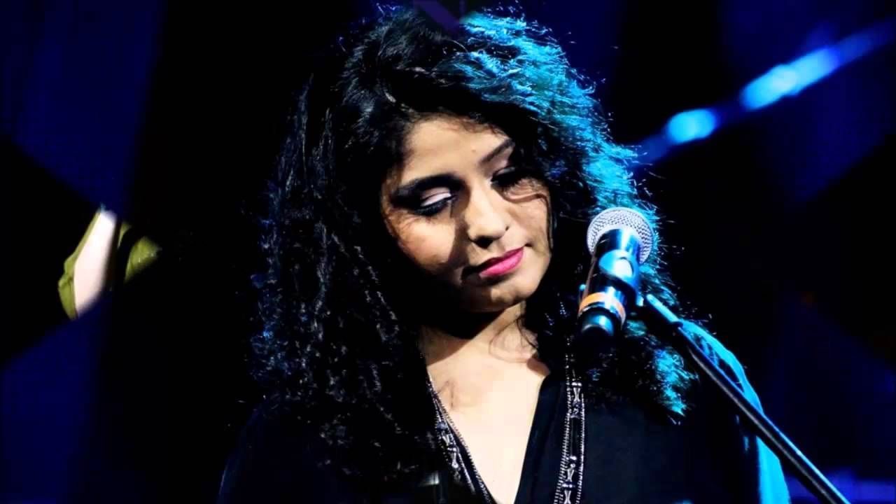 Sunidhi Chauhan Birthday Special : સુનિધિ ચૌહાણના જન્મદિવસ પર તેના ટોપના 10 યાદગાર ગીતો સાંભળો...