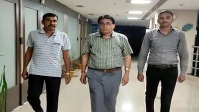 Vapi : સેન્ટ્રલ જીએસટી એન્ડ સેન્ટ્રલ એક્સાઇઝના સુપરિન્ટેન્ડન્ટ 20 હજારની લાંચમાં પકડાયા