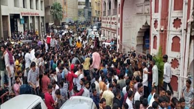 Surat : માલધારી સમાજનો SMC કચેરી બહાર હલ્લાબોલ : કાયદેસર તબેલાઓ દુર કરવામાં આવી રહ્યા હોવાનો આક્ષેપ