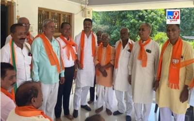 Gujarat Election 2022: ચૂંટણી પહેલા કોંગ્રેસમાં વધુ એક ગાબડું, સાબરકાંઠામાં 100 જેટલા કોંગ્રેસી અને એક આપના આગેવાને કેસરીયા કર્યા