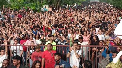 36મી નેશનલ ગેમ્સ સાથે વડોદરાવાસીઓને જોડવા ફન સ્ટ્રીટમાં વહેલી સવારે હજારો લોકો ઉમટી પડ્યા હતા. આ રમત દ્વારા એક્તાના સંદેશને સહુએ વિવિધ રીતે વધાવ્યો હતો. કોરોના લોકડાઉન પહેલા અકોટા દાંડિયા બજાર રોડ પર યોજાતા ફન સ્ટ્રીટમાં હજારો લોકો ઉમટી પડતા હતા, આ દૃશ્યો આજે ફરી જીવંત થયા હતા. 