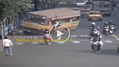 Viral Video : રસ્તા પર ચાલતા ચાલતા અચાનક પલટી ગઈ બસ, વીડિયો જોઈ હચમચી જશો