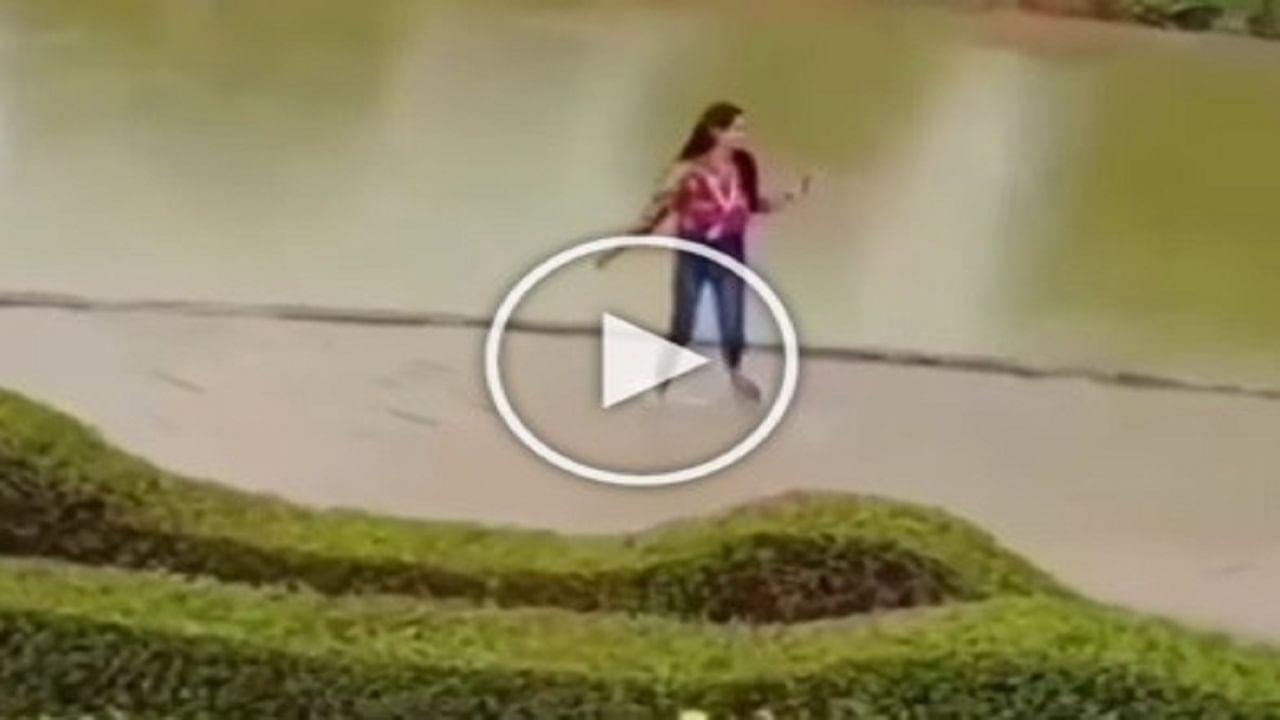 Viral Video: 'પાપાની પરી'ને પાણીમાં મસ્તી પડી ભારે, ધડામ દઈ પડી નીચે, લોકોએ કહ્યું- મજા આવી ગઈ દીદી