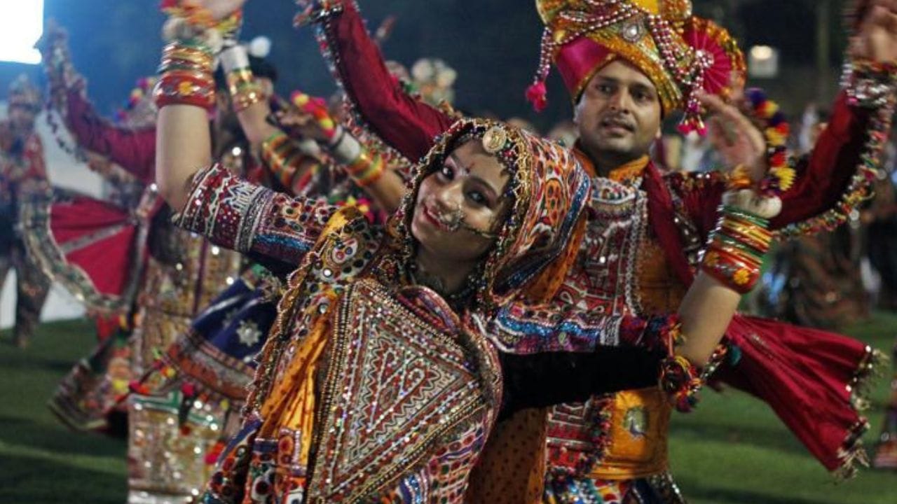 Navratri માં મહિલા સુરક્ષાને લઇને અમદાવાદ પોલીસે ઘડયો એક્શન પ્લાન, રોમિયોને પકડવા વોચ ગોઠવાશે