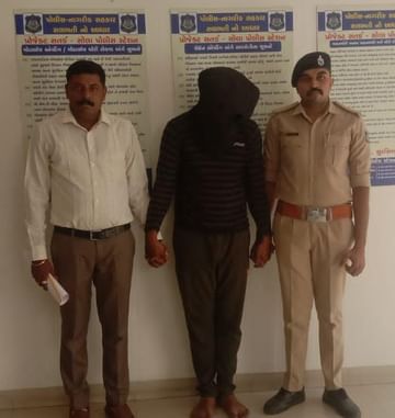 अहमदाबाद : ज्वैलर्स के कर्मचारियों समेत लाखों की लूट, पुलिस ने मिनटों में दोनो बाइक सवारों को दबोचा